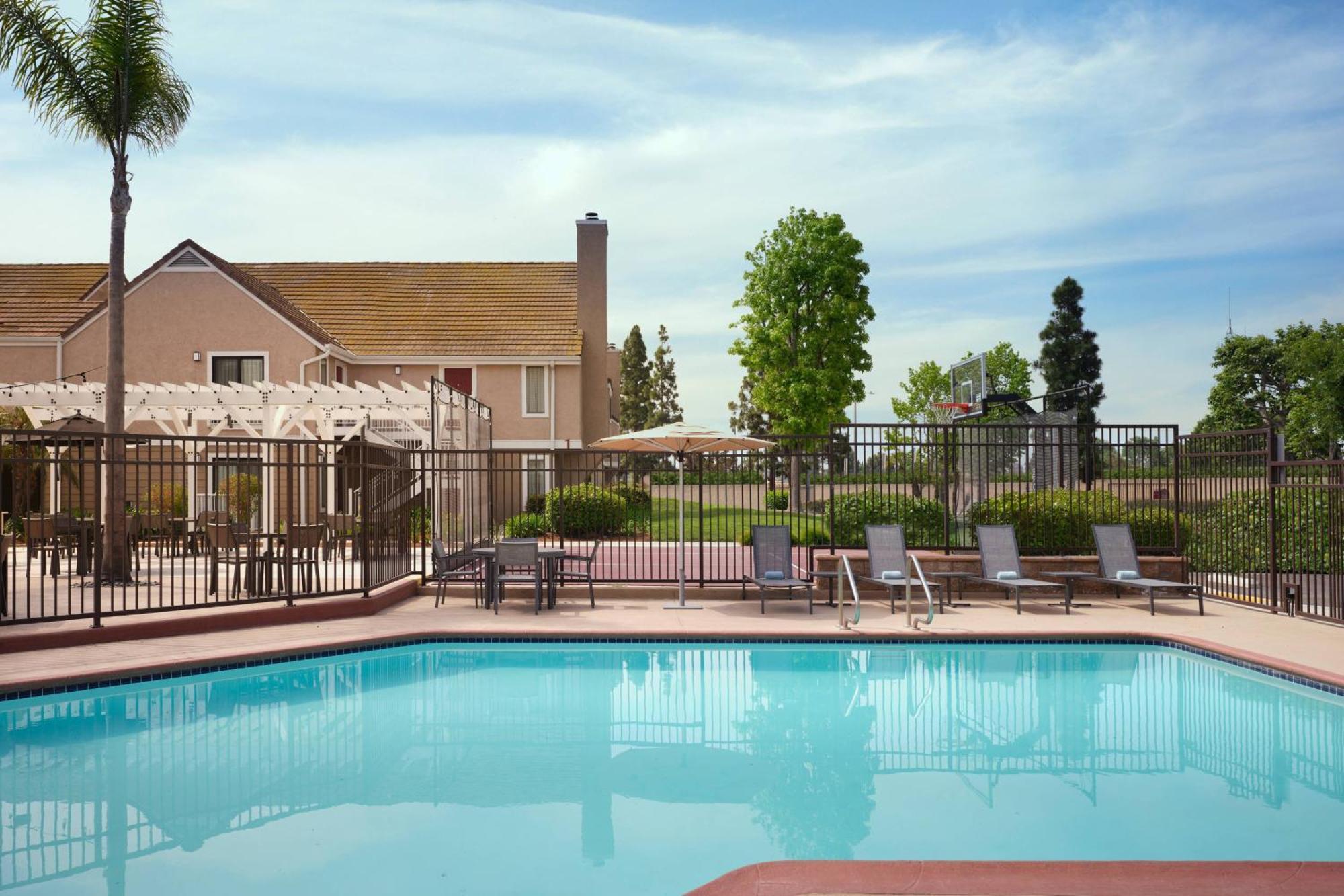 Residence Inn Costa Mesa Newport Beach Exterior foto
